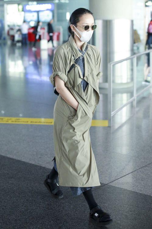 修身风衣 明星,时尚与品位的完美结合