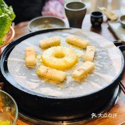 汉街网红烤肉,火辣美味，人气爆棚的街头美食传奇